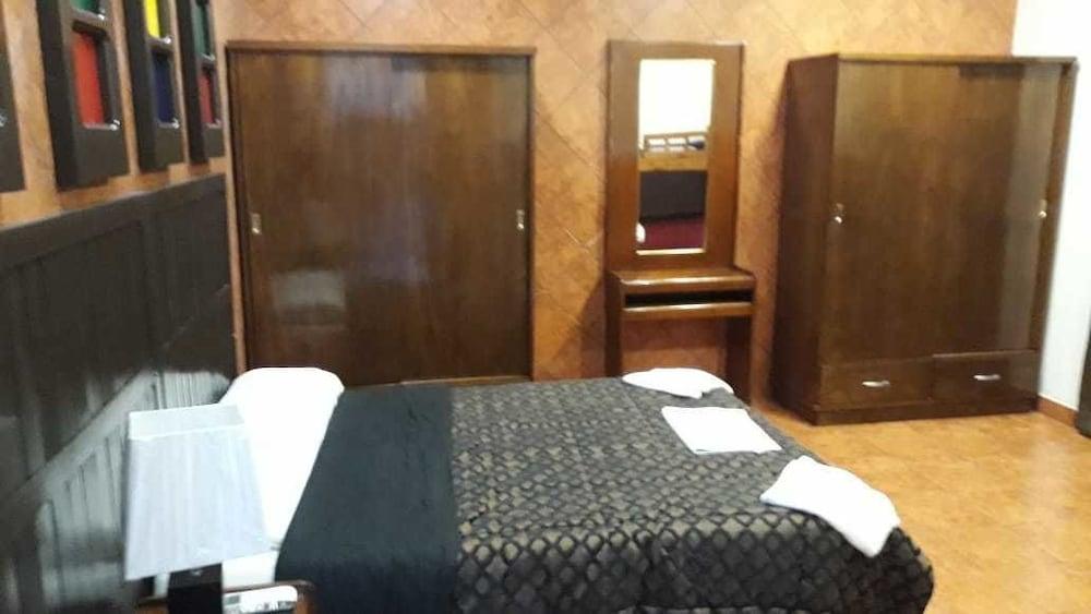 Residencia Leones De Castilla Asuncion Luaran gambar