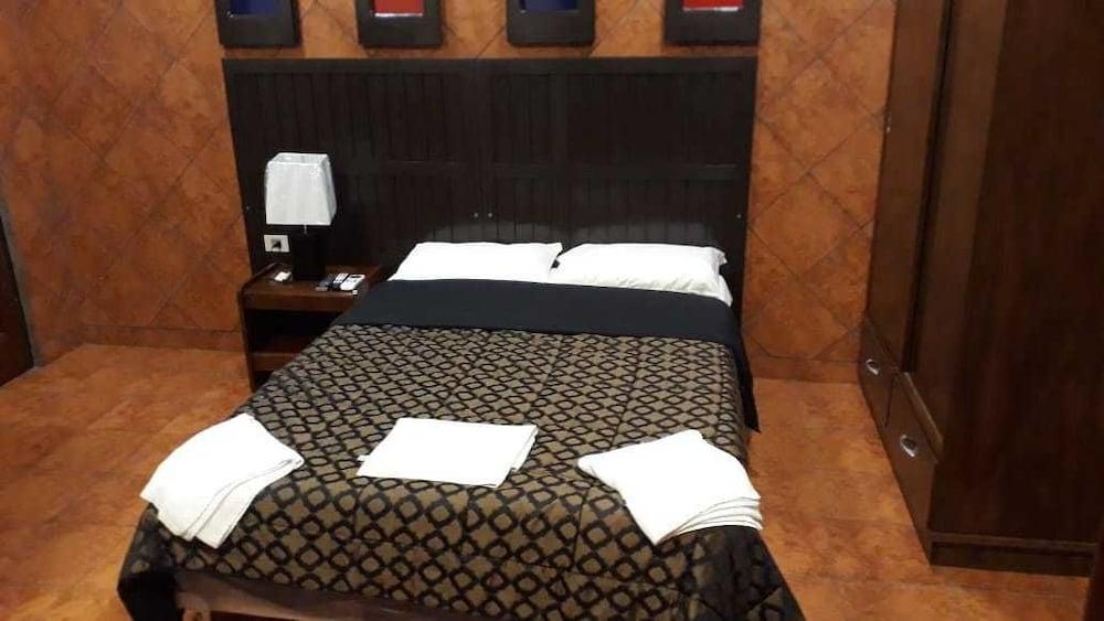 Residencia Leones De Castilla Asuncion Luaran gambar