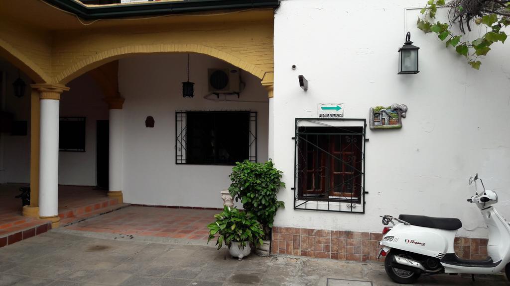 Residencia Leones De Castilla Asuncion Luaran gambar
