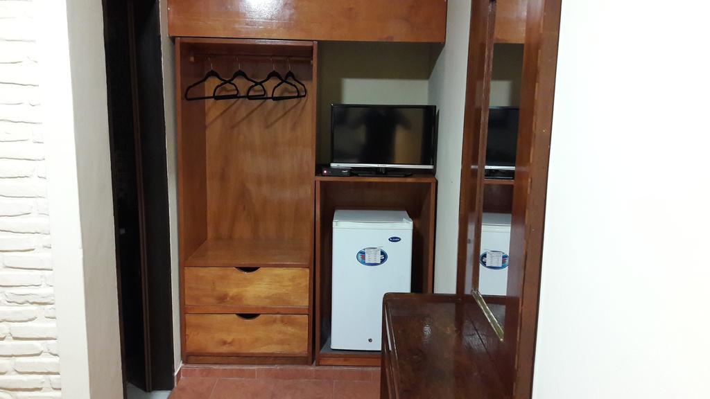 Residencia Leones De Castilla Asuncion Luaran gambar