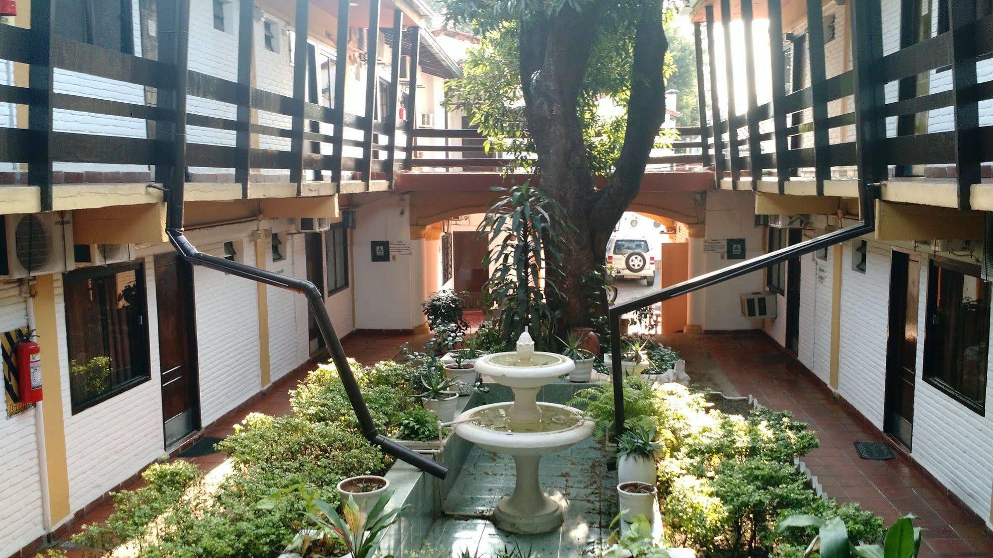 Residencia Leones De Castilla Asuncion Luaran gambar