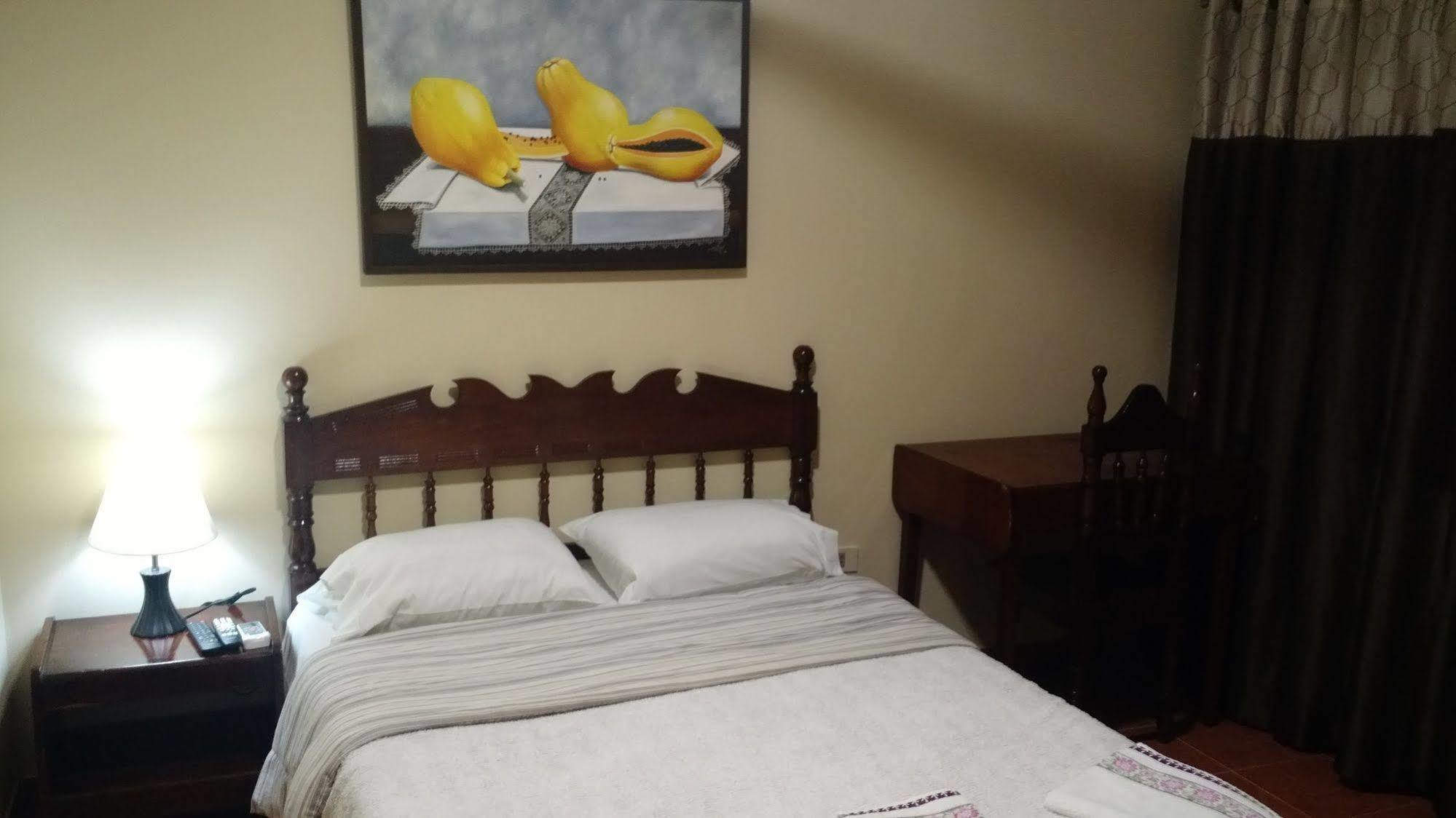 Residencia Leones De Castilla Asuncion Luaran gambar