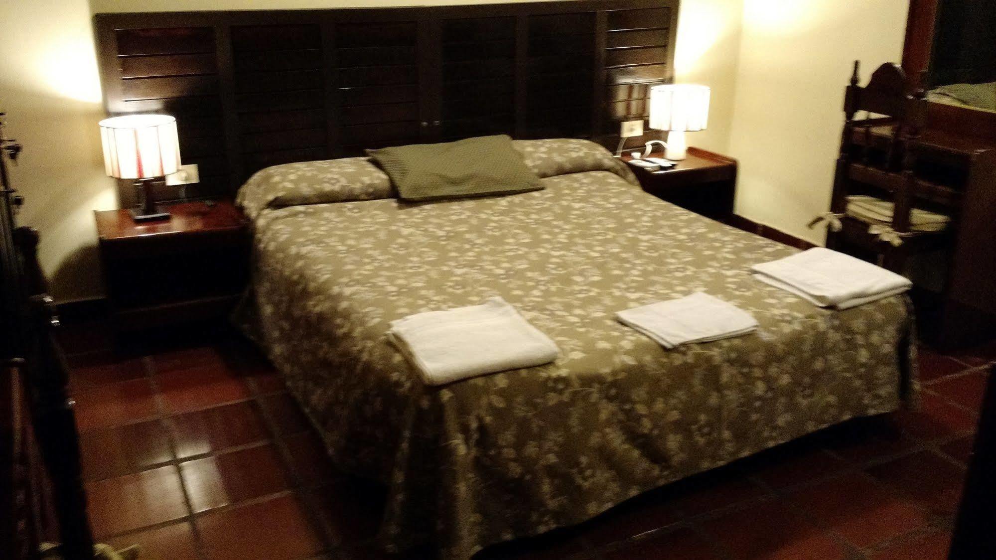 Residencia Leones De Castilla Asuncion Luaran gambar