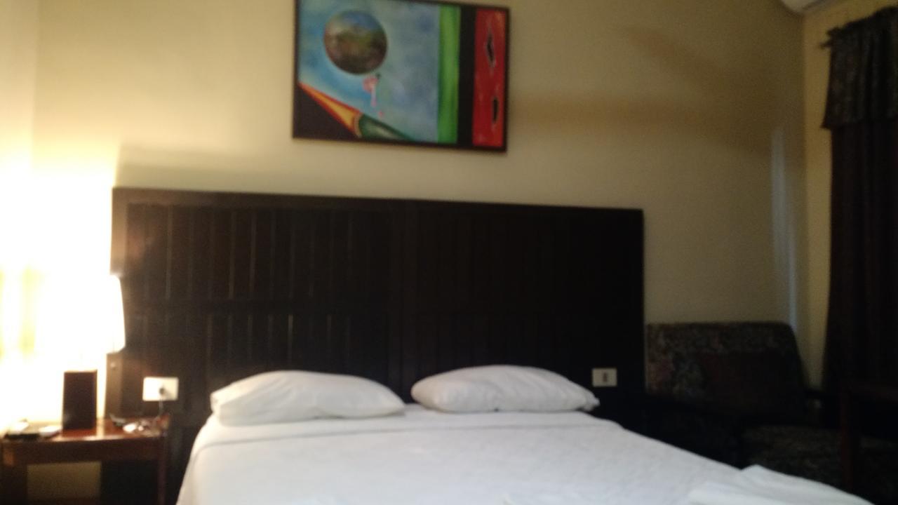 Residencia Leones De Castilla Asuncion Luaran gambar